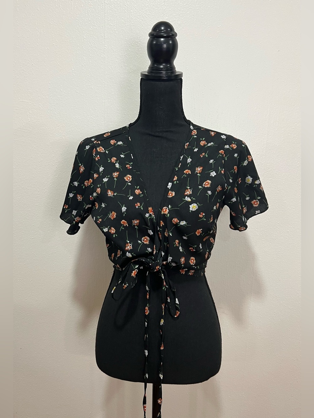 Black floral crop top